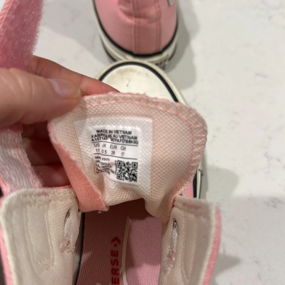 Pink Converse - Picture 9 of 9